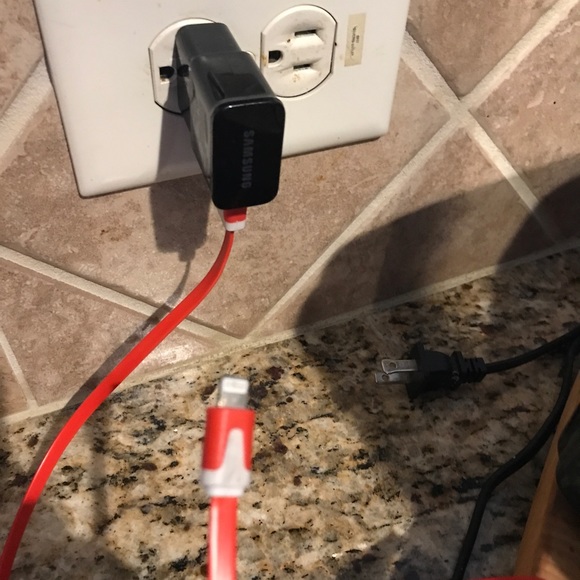 iPhone charger 🧥 - Picture 1 of 3